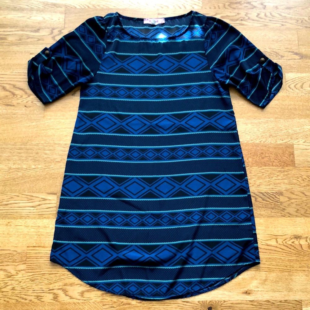 L: Geometric pattern tunic top, Shades of Blue
